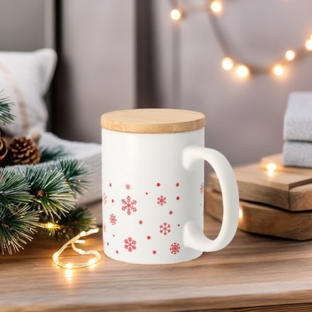 mugstore_vanocni_hrnecek_s_podtackem_vlocky_helogran_andapresent_300ml_bily2