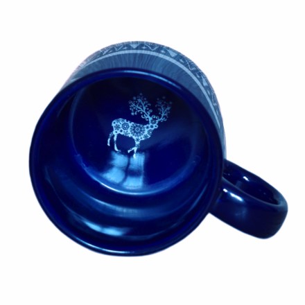 mugstore_vanocni_hrnek_modry_stromky_pas2