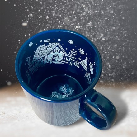 mugstore_vanocni_keramicky_hrnecek_vesnicka_jelen_uvnitr