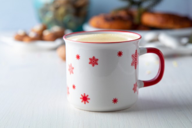 mugstore_vanocni_keramicky_retro_hrnek_vlocky_nakkala_andapresent_300ml3